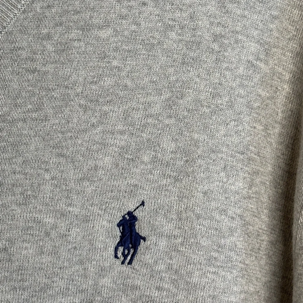 POLO RALPH LAUREN GRAY VNECK LIGHT GRAY SWEATER